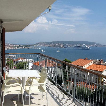 טרוגיר Apartment With Splendid Sea View מראה חיצוני תמונה